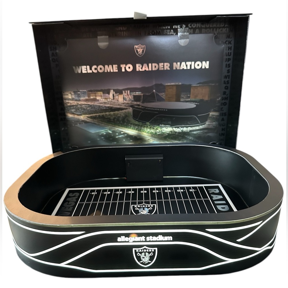 2020 Las Vegas Raiders Inaugural Season Ticket Holder Gift Box